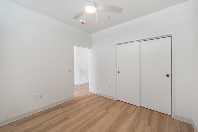 Foto del edificio - 1345 E Hickman Rd