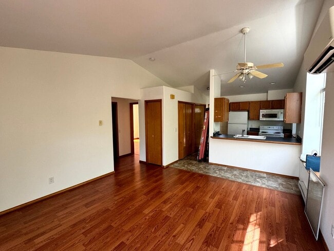 Building Photo - 1808 E Sunset Dr