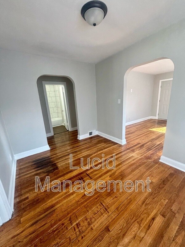 Foto del edificio - 328 Cecil Ave