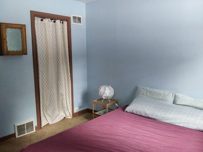 Foto del edificio - 905 Greenvale Ave W