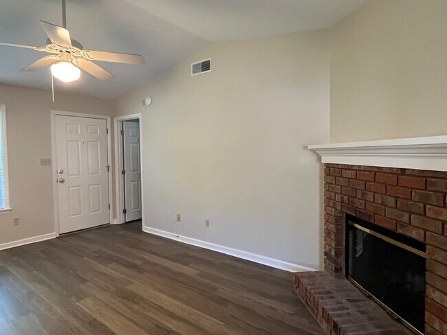 Foto del edificio - 456 High Point Ln
