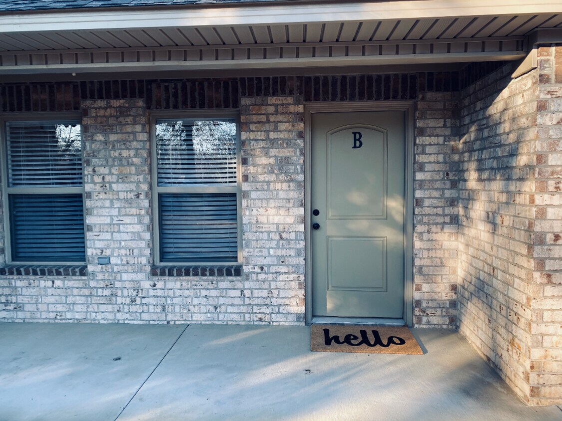 Foto principal - 410 W Matthews Ave