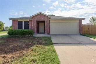 Building Photo - 8401 Seven Oaks Ln