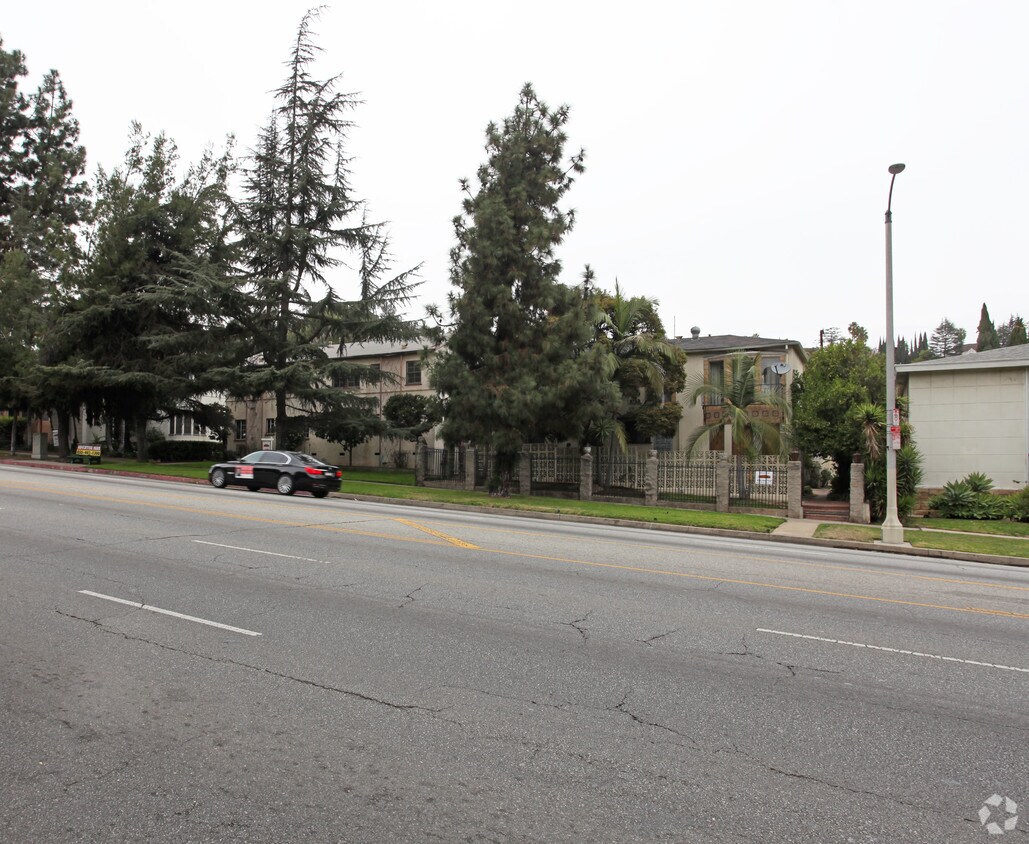Building Photo - 3729-3733 Los Feliz Blvd