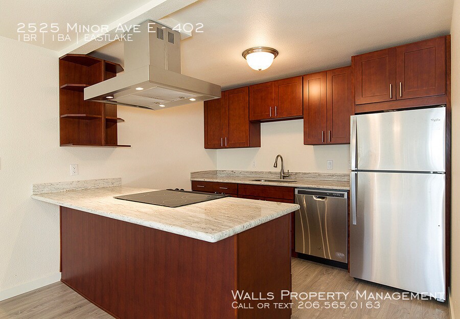 Primary Photo - Minor Tower Apartments-402