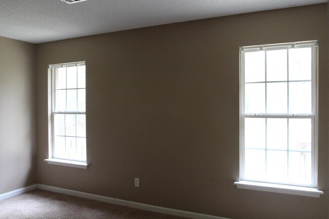 Foto del edificio - 132 Edge Lake Dr
