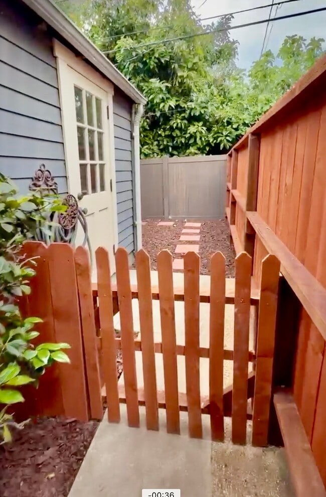 Foto del edificio - 159 N Canyon Blvd