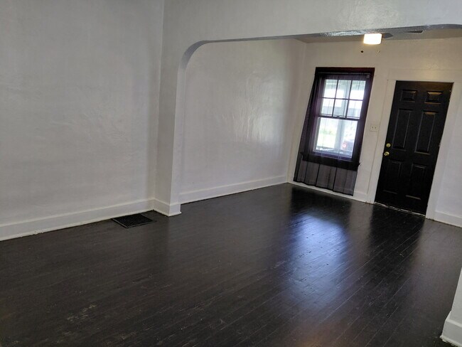 Building Photo - 121-123 Huron Ave