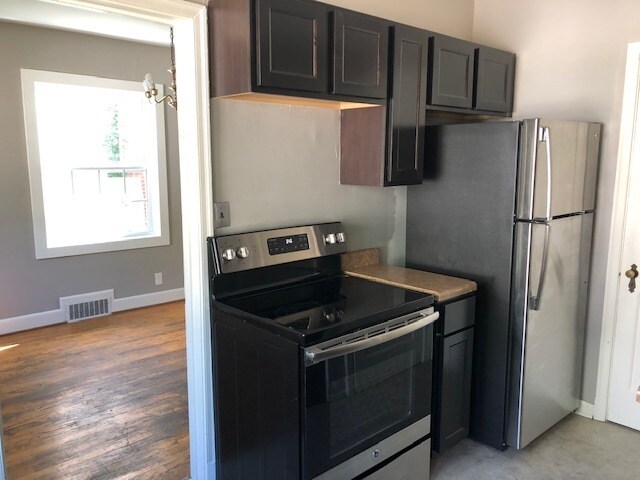 Foto del edificio - 404 Melrose Ct