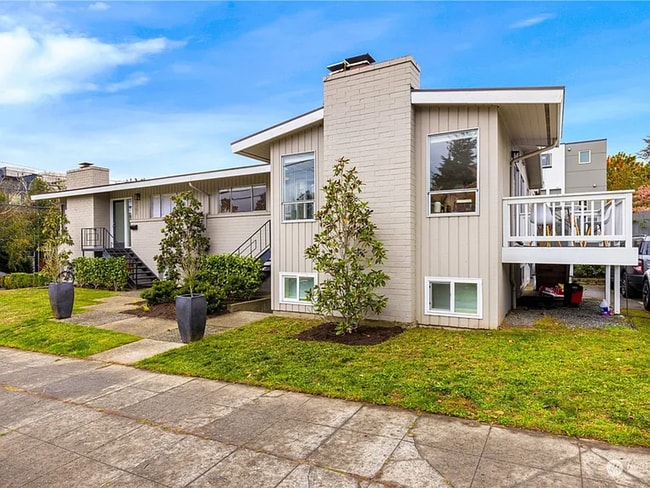 Building Photo - OS-1-3  One Sharpe 4-plex