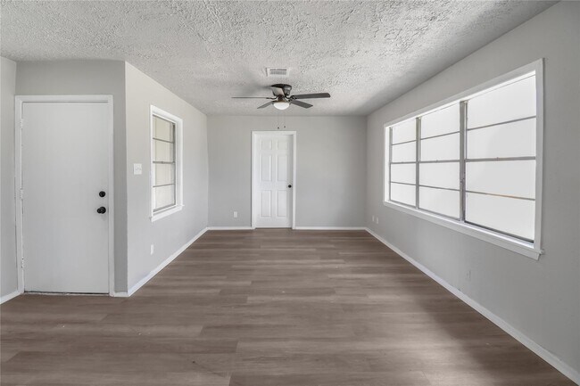 Foto del edificio - 7418 Wiley Rd