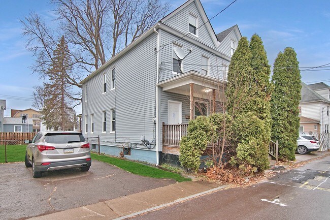 Building Photo - 43 Cedar St