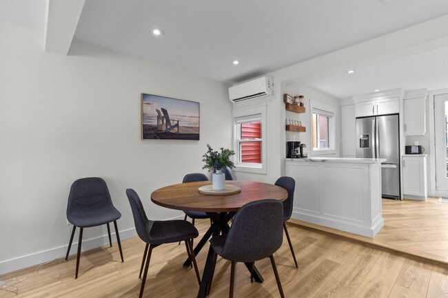 Building Photo - 15 Signal Hill Rd