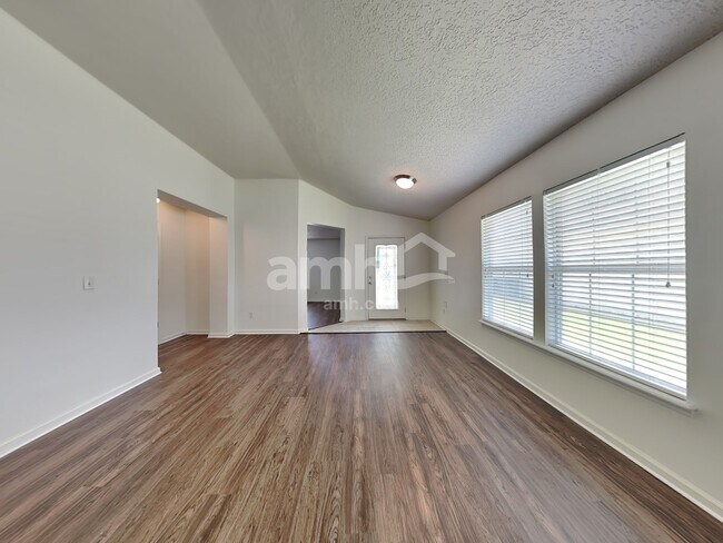 Foto del edificio - 76227 Deerwood Dr