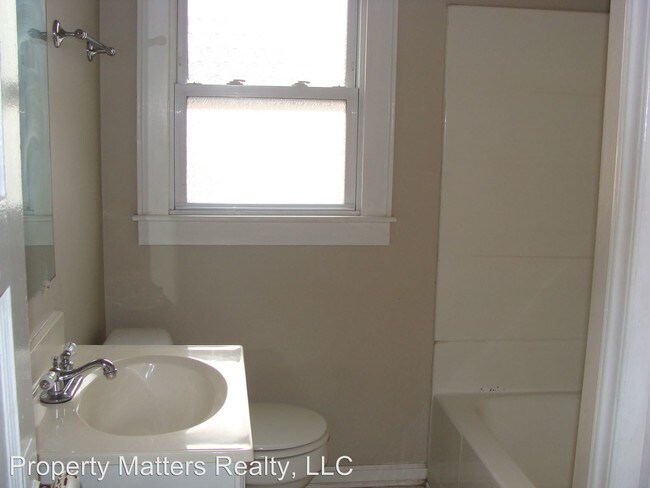 Building Photo - 2 br, 1 bath House - 504 S. Main Street