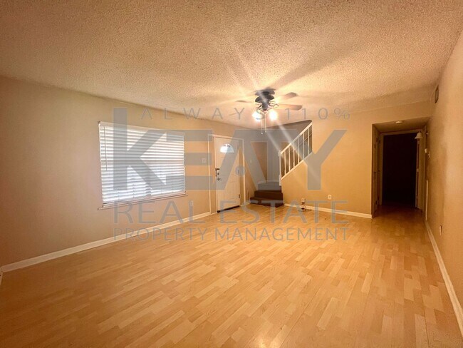Foto del edificio - 3 Bedroom, 2 Bathroom House is Available Now!