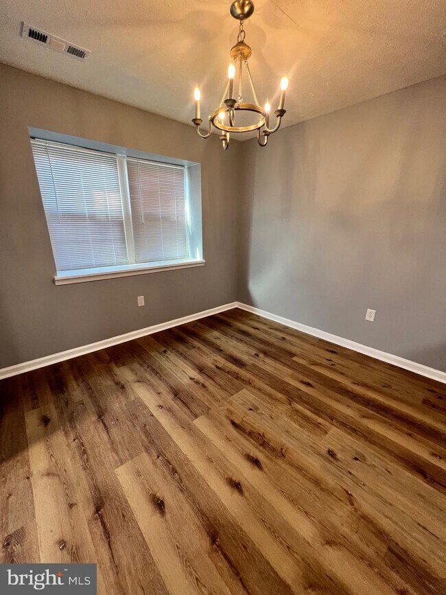 Building Photo - 6461 Heritage Hill Dr