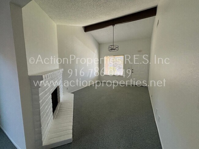 Building Photo - Duplex Great Location, Close to Shopping, ...