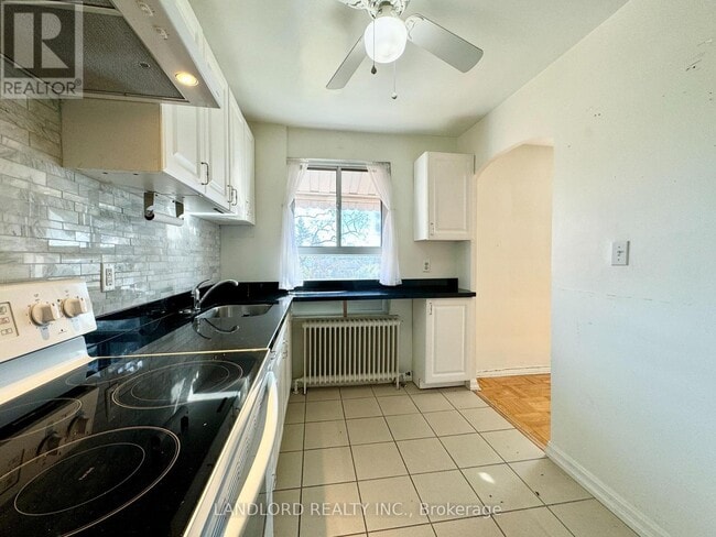 Photo du bâtiment - 2696 Lake Shore Blvd W