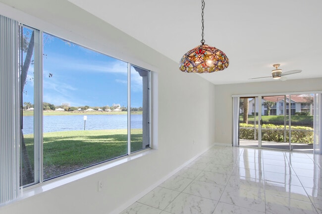 Building Photo - 8101 Glenmoor Dr