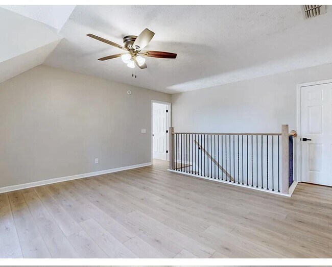 Foto del edificio - 206 Moorhill Ave