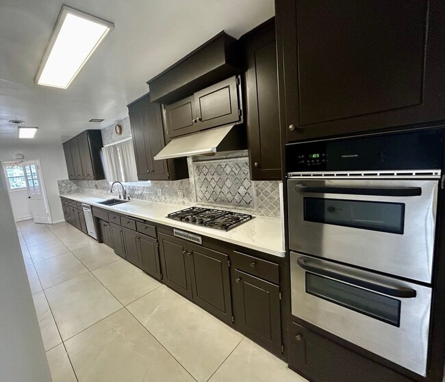 Foto del edificio - Beautiful Anaheim Colony Home