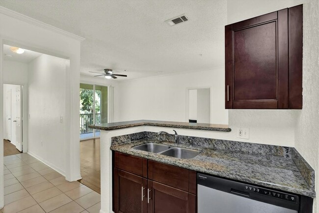 Building Photo - 18001 Richmond Pl Dr