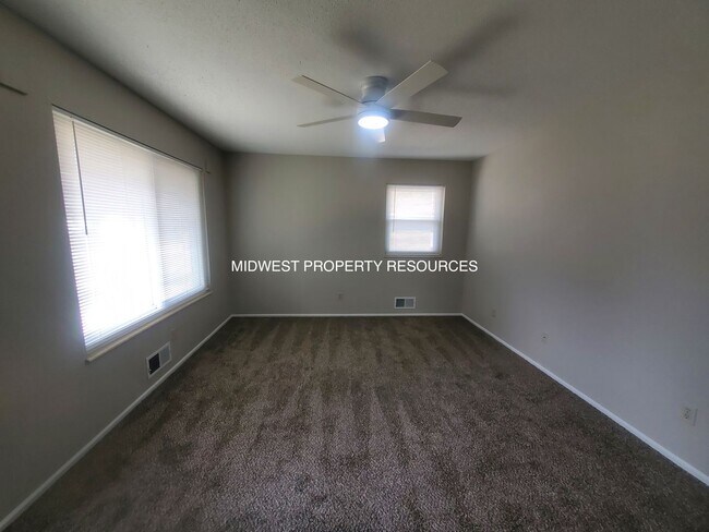 Building Photo - 2 Bedroom Duplex for Lease in Oak Grove | Offered by Midwest Property Resources