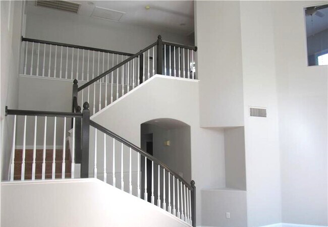 Building Photo - 713 Lexington Cross Dr
