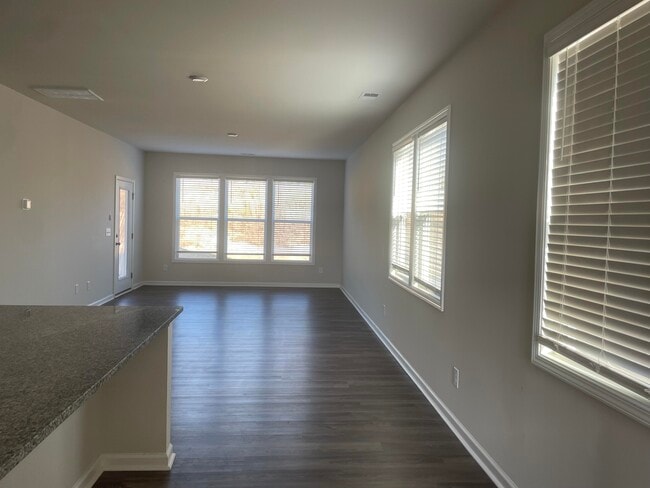 Building Photo - 634 Manitou Cir