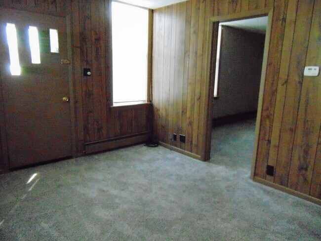 Building Photo - 320 E Van Emmon St