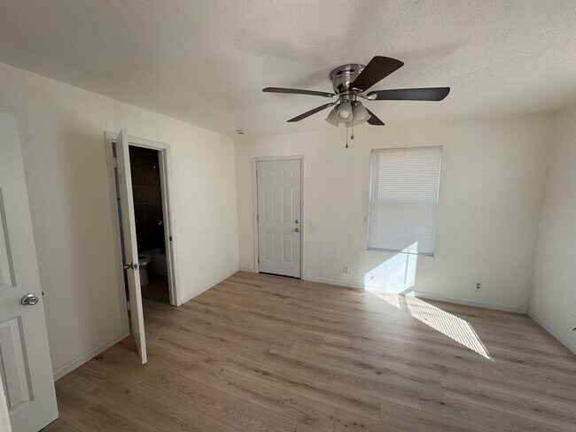 Foto del edificio - NEW IN MANAGEMENT - AVAILABLE Now! *MORE PHOTOS COMING SOON*