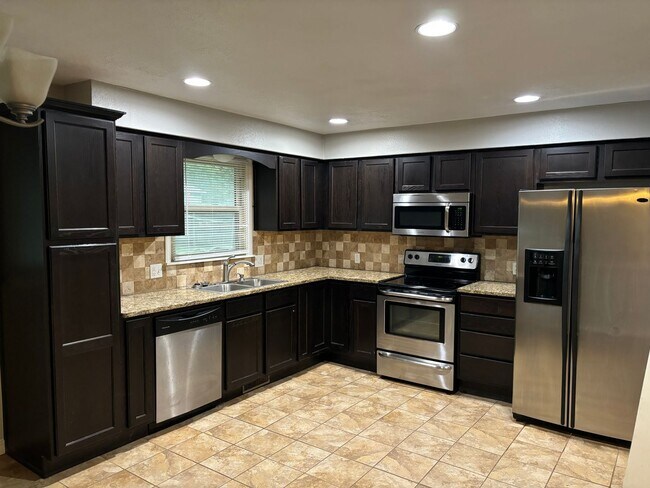 Building Photo - 3-Bedroom Home with Fully Fenced Backyard