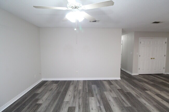 Foto del edificio - Updated 3BR/1BA Patio Home in Northeast Pensacola, Close to Downtown, Shopping, and Parks!