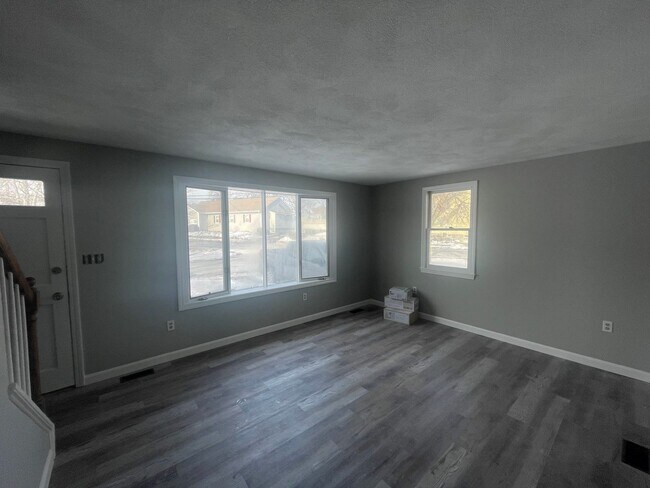 Building Photo - |Pet Ok Updated Lawrence Apt! | 2 Bed+Offi...