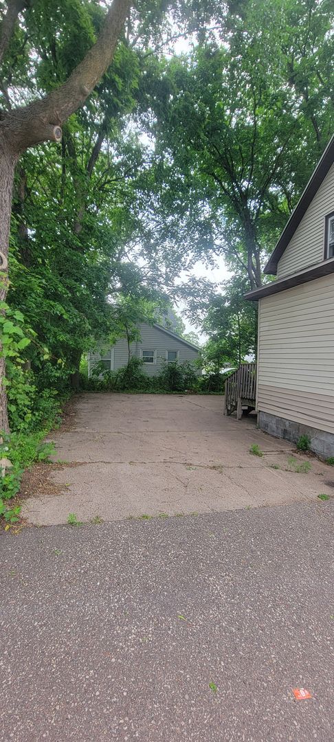 Building Photo - 216 8th Ave