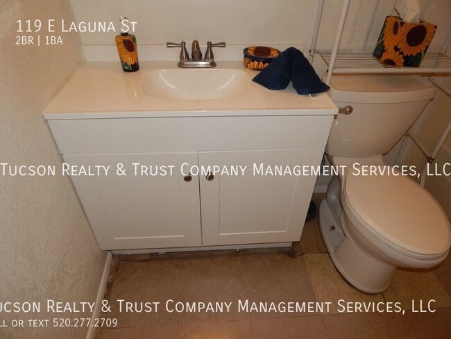 Building Photo - 2 Bedrooms 1 Bath with Central AC