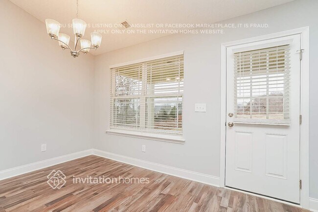 Building Photo - 737 Cedar Ln