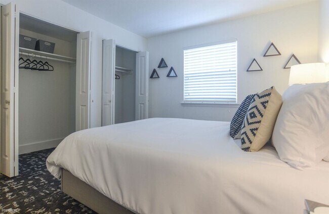 Foto del edificio - 1401 S Pleasant Valley Rd