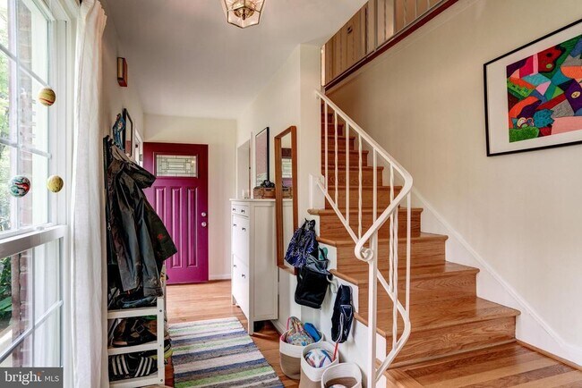 Building Photo - 7525 Cayuga Ave