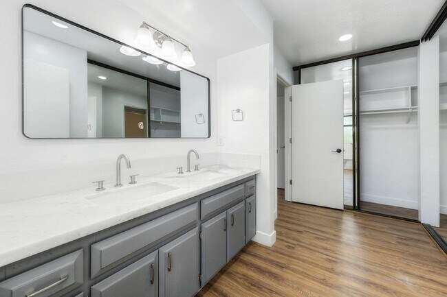 Foto del edificio - 23986 Oakmont Way