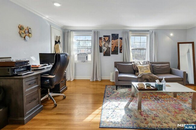 Foto del edificio - 190 Knickerbocker Rd