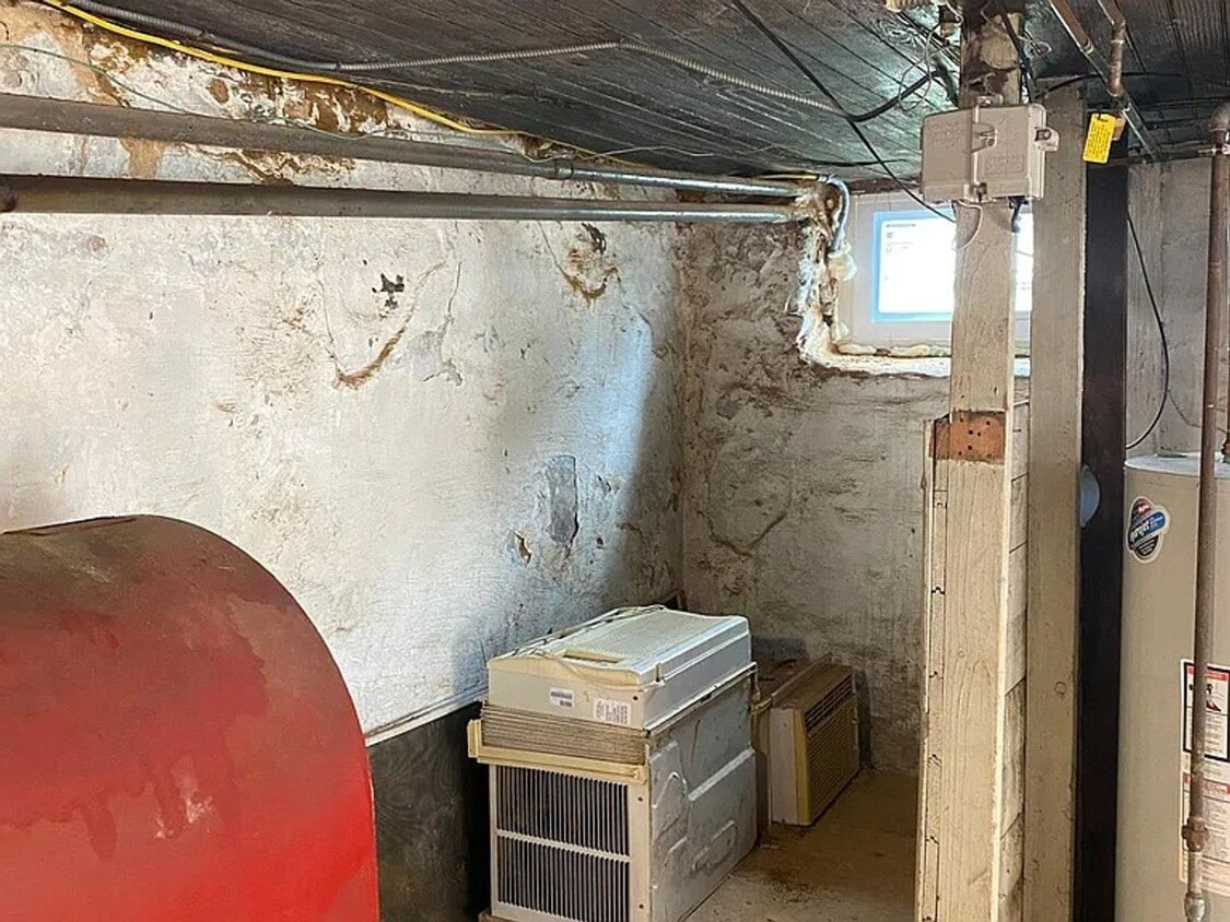 Primary Photo - 2-bedroom, 1 bath Victorian style