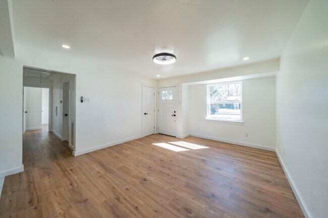 Building Photo - 2703 El Capitan Dr
