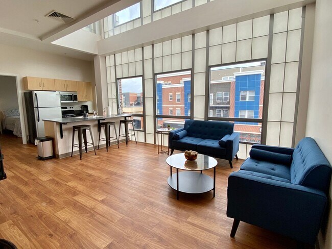 Foto del edificio - 116 E 3rd St