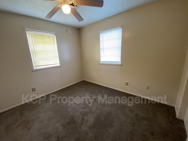 Building Photo - 8022 US-271