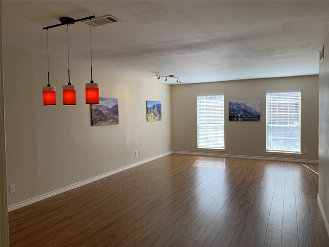 Building Photo - 13140 Trail Hollow Dr