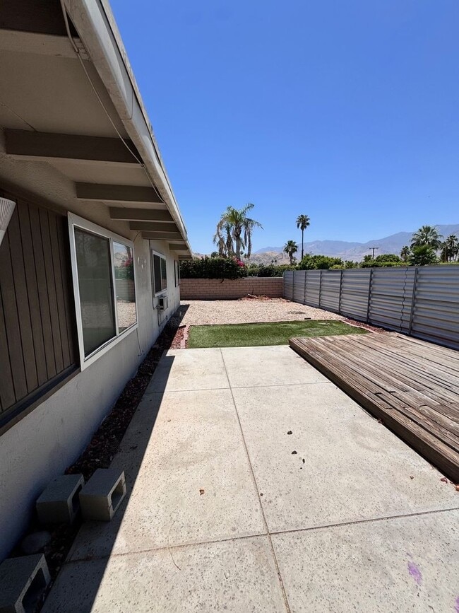 Building Photo - 540 S Mountain View Dr