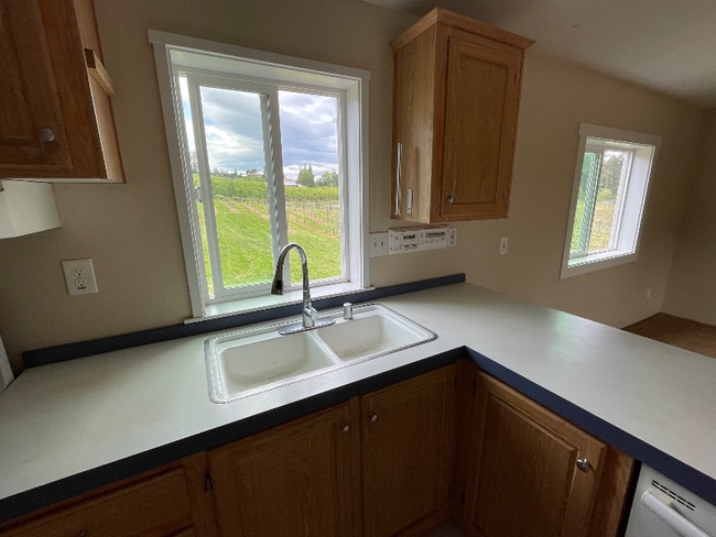 Building Photo - 3760 Blackburn Dr