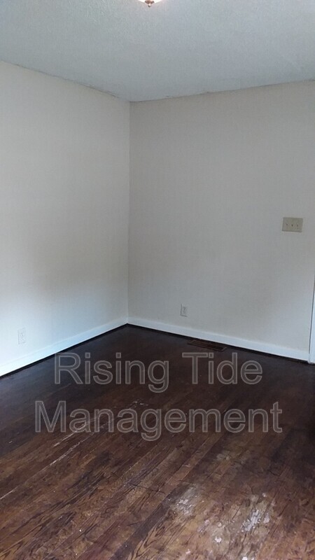 Building Photo - 8017 6th Ave N